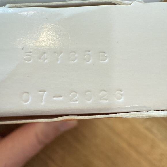 2 LA ROCHE POSAY ANTHELIOS TINTED MINERAL SPF50 LIGHT FLUID SUNSCREEN 1.7OZ - Picture 2 of 3